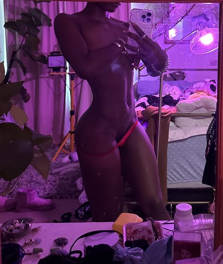 Bia Bates ヌードモデル 画像