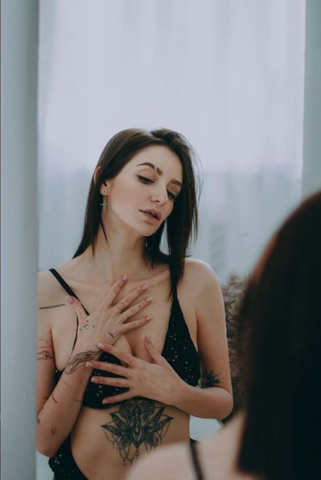 Lyasheva 完璧なスター 写真