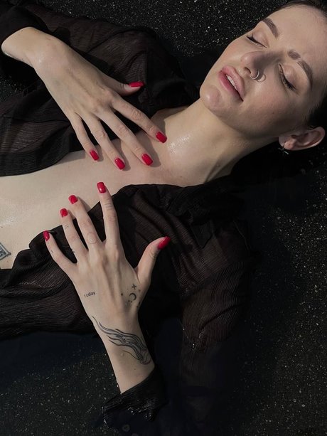 Lyasheva ポルノスター ギャラリー