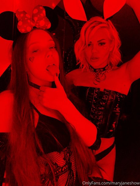 ストリッパーオンリーファンズ トップ 写真