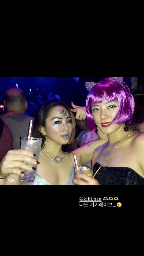 黒のランジェリーオンリーファンズ ポルノ 写真