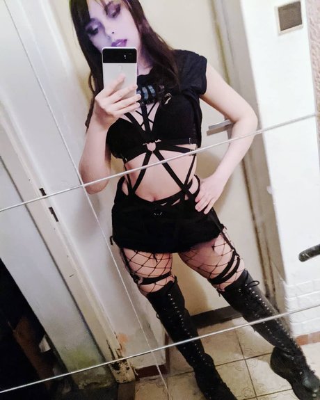 Hailly Senpai xxxモデル 写真