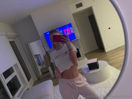 グローリーホール妻オンリーファンズ 美しいポルノ 画像