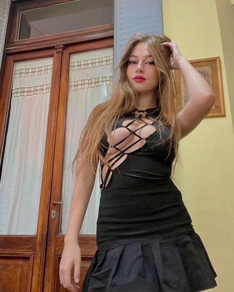 Mariela Vicenzi ヌードモデル 画像