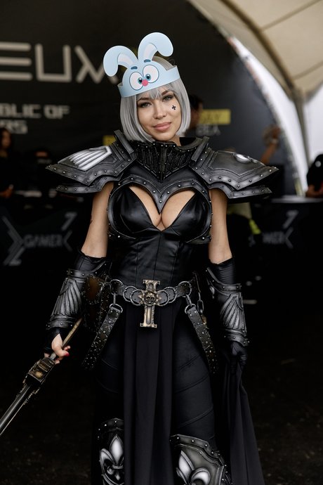 Natasha Roik ポルノスター ヌード 写真