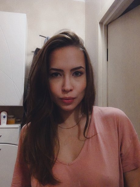 Natasha Roik 独占モデル 画像