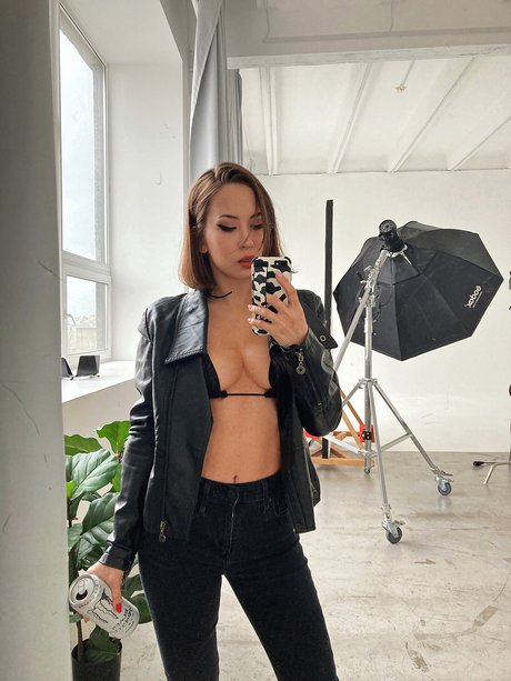 Natasha Roik アダルトモデル 写真