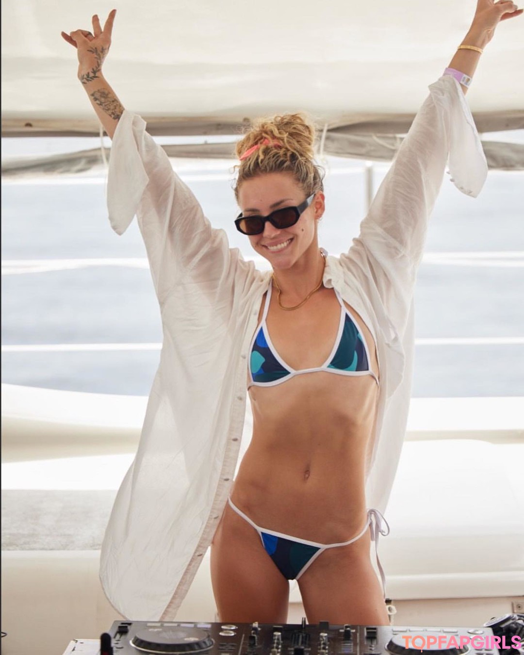 日本のティーンオンリーファン ポルノグラフィック 画像