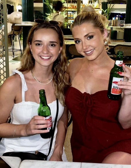 Hari Beavis アート女優 写真