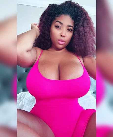 Shadee Monique ポルノ女優 画像