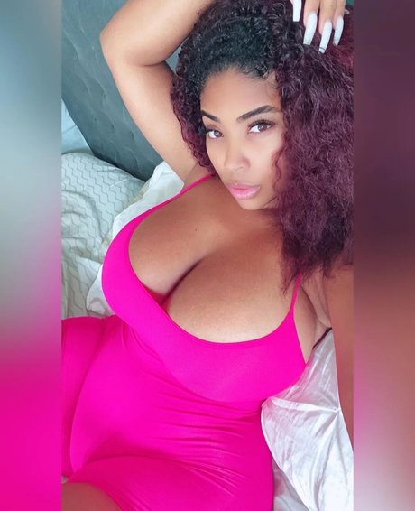 Shadee Monique 完璧なスター 画像