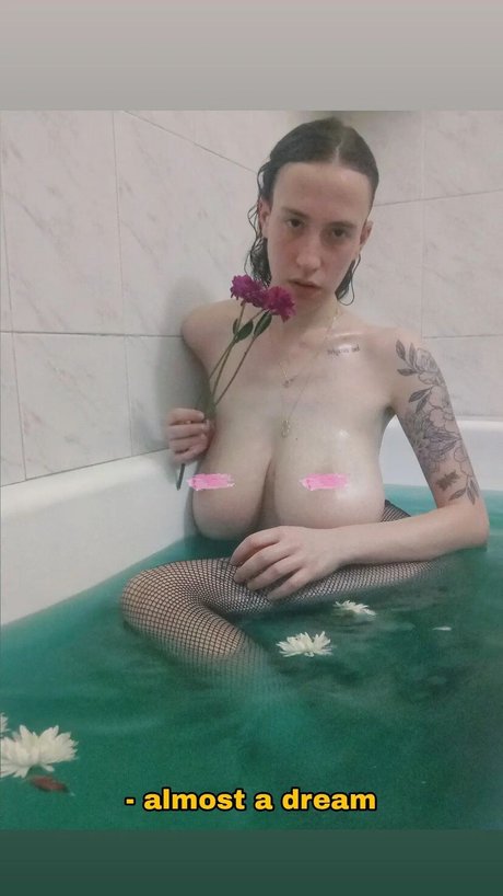 ヨガパンツ オンリーファンズ セックス 写真