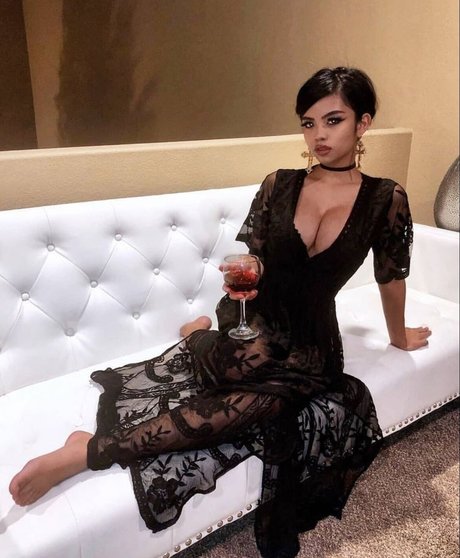 Alyssa Silos ホットなスター 写真