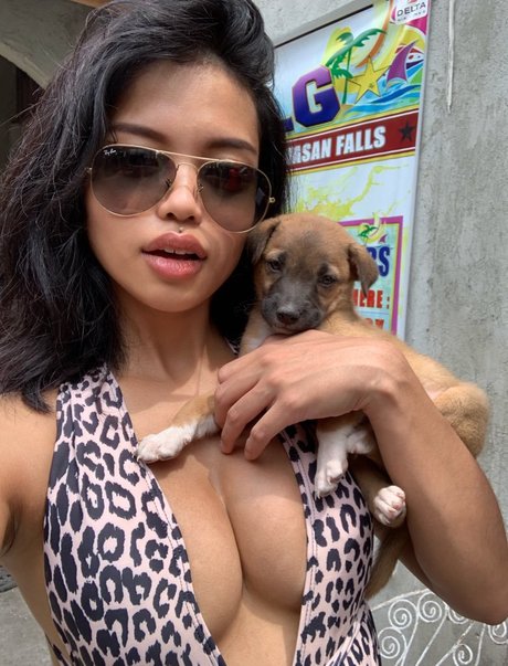 Alyssa Silos アダルト女優 写真