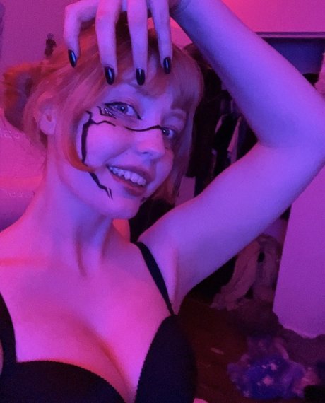 Initialelon 美しいポルノスター 写真