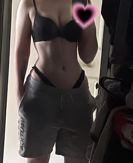 Initialelon セクシーなスター 写真