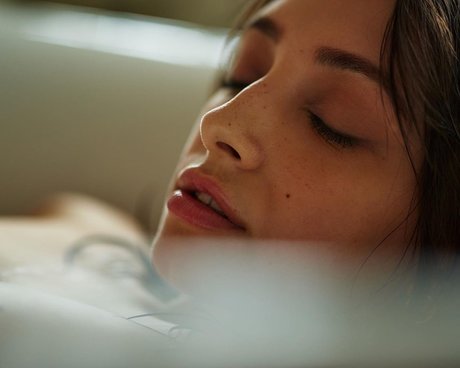 Olivia Linz 裸の女優 アーカイブ