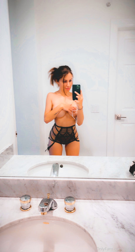 via oc ホットなモデル 画像