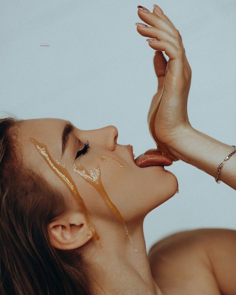Nepeivoda 美しいポルノスター 写真