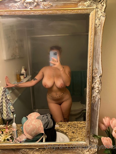 オナニー 潮吹き オンリーファンズ 素敵 写真