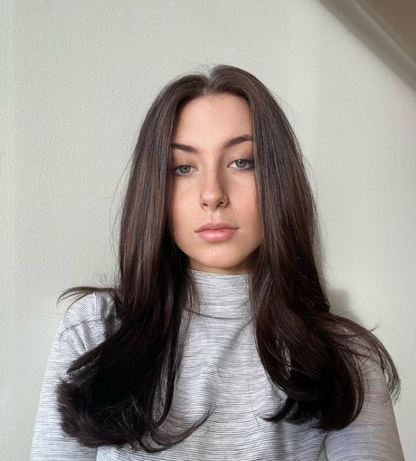 小柄な妻オンリーファンズ ホット裸 写真