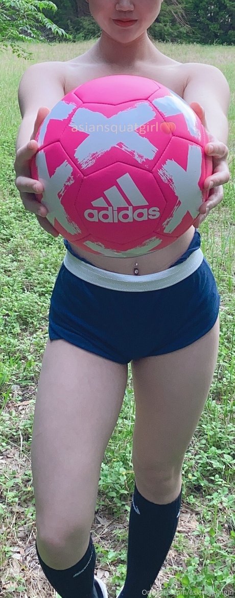 asian squatgirl ヌードモデル 画像