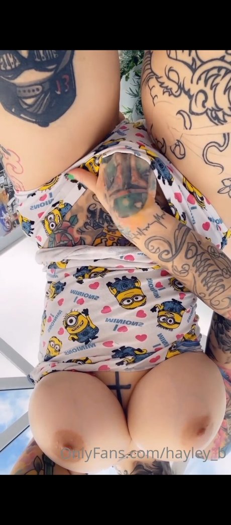ビキニファックオンリーファンズ セクシー裸 写真