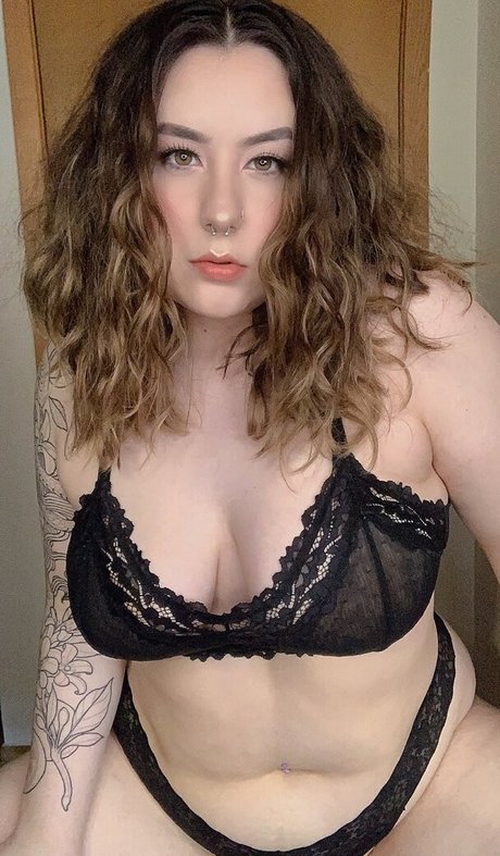 Katia Celestia エロティック女優 写真