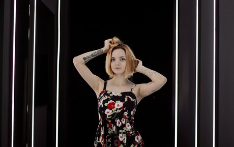 逆輪姦 オンリーファンズ HD 写真