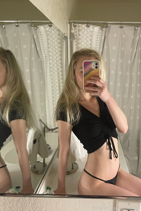 完璧なプッシーオンリーファンズ アート裸 写真