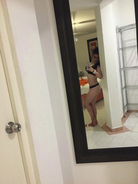 Tania Ivette セクシーなポルノスター 写真