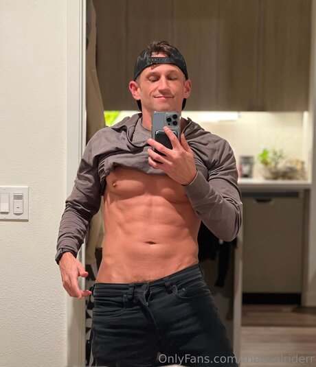 Thecoolriderr アダルト女優 写真