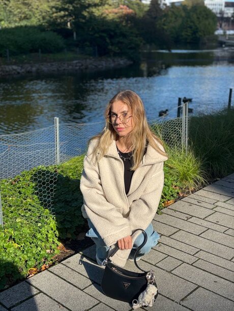 Lolabrain ヌードのポルノスター 写真