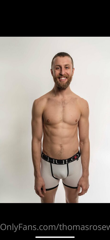 Crustyunderwear エロティックなモデル 画像