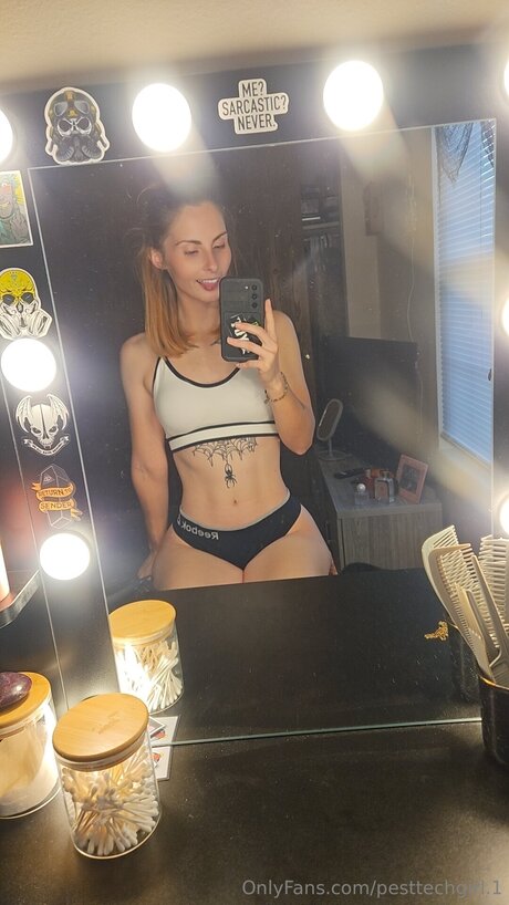 グローリーホール妻オンリーファンズ セクシーヌード 写真