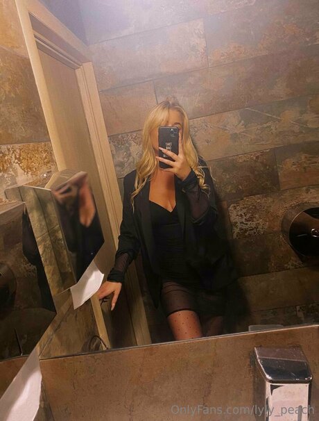 美しいティーンオンリーファン セクシー 画像