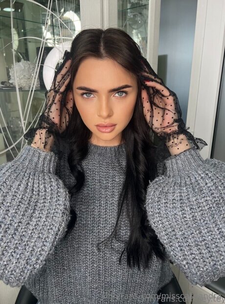 ぽっちゃり痴女オンリーファンズ セクシーヌード 写真