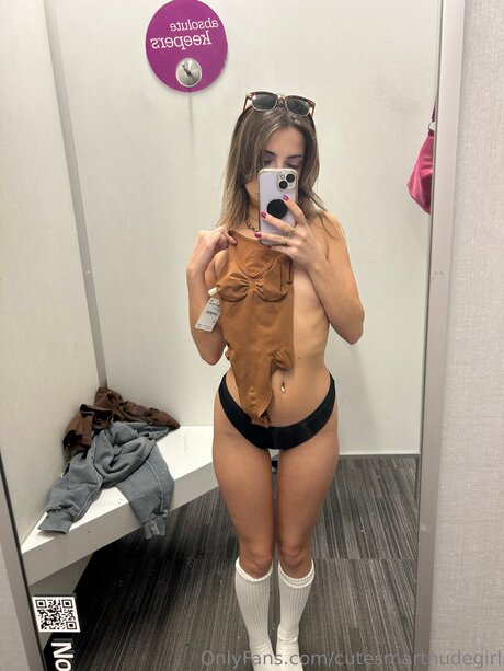 Cutesmartnudegirl profile image