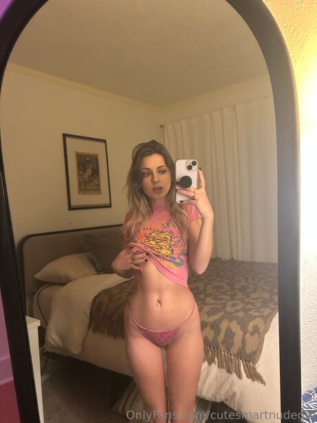 Cutesmartnudegirl 美しいポルノスター 写真
