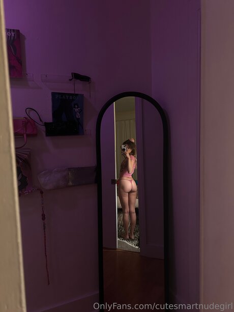 Cutesmartnudegirl 可愛いモデル 写真