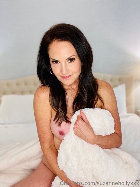 Suzannehollyxxx 独占スター 画像