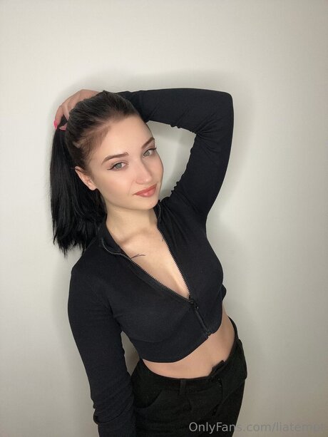 Tinylia ポルノ女優 画像