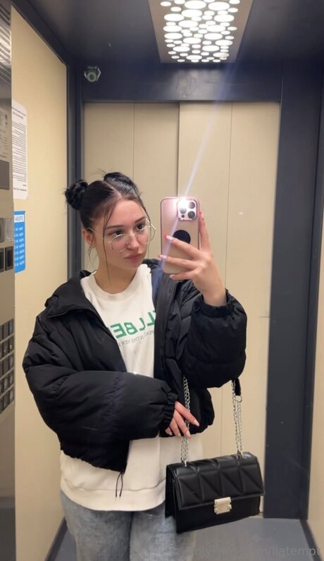 Tinylia セックス女優 画像