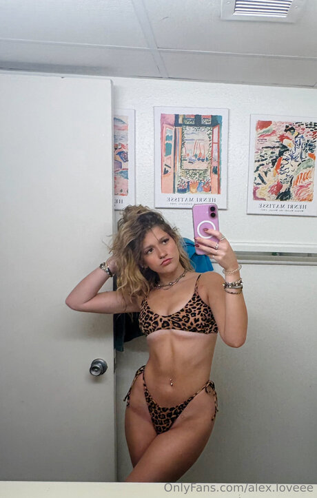 Alex Loveee ポルノスター トップ 画像
