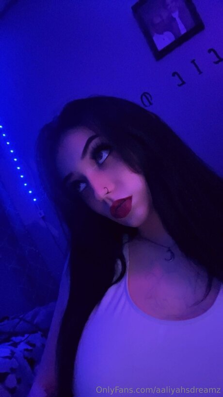 Aaliyahsdreamz エロティックなポルノスター 写真