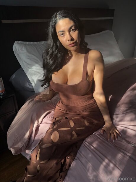 Tatibloomxo 高品質モデル 写真