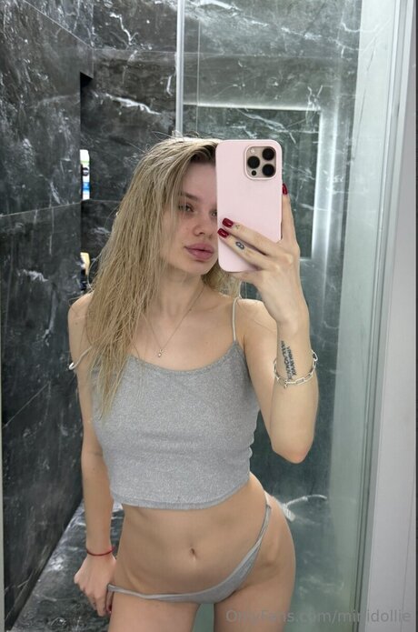 Minidollie ポルノスター 写真