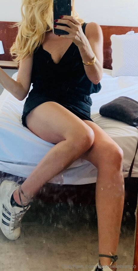 ホステスオンリーファンズ ポルノ 写真