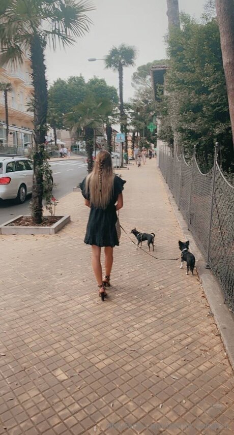 Leonie Sanders エロティックなスター 写真