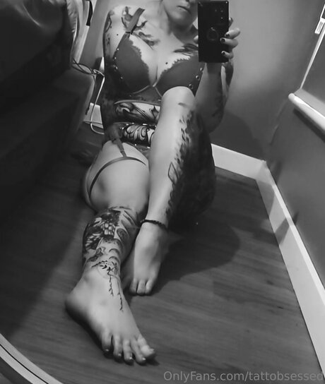 Tattobsessed エロティックなポルノスター 画像